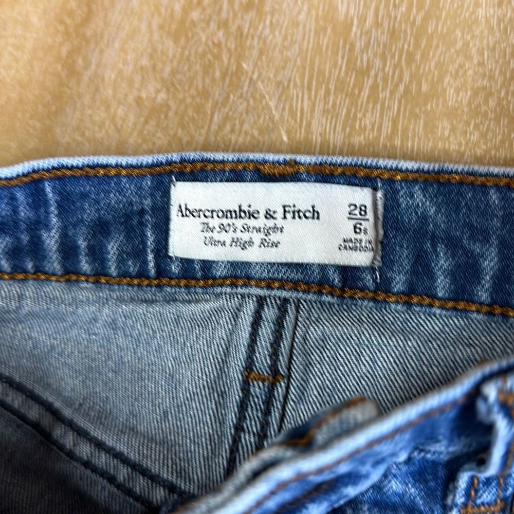 Abercrombie & Fitch Ultra High Rise 90s Straight Jean - Picture 3 of 7
